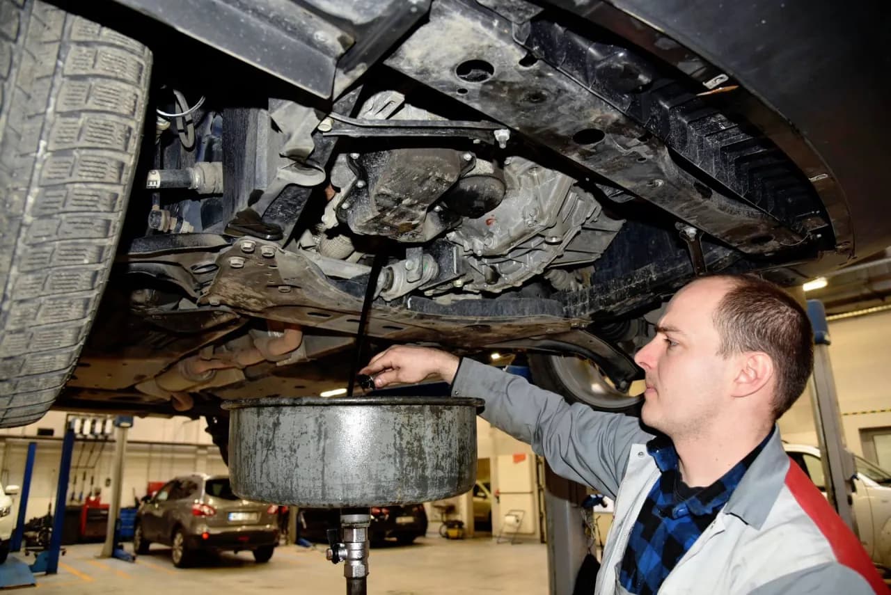 Co ile wymieniać olej w silniku? kluczowe informacje dla kierowców Co ile wymieniać olej w silniku? kluczowe informacje dla kierowców