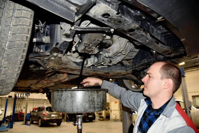 Co ile wymieniać olej w silniku? kluczowe informacje dla kierowców Co ile wymieniać olej w silniku? kluczowe informacje dla kierowców