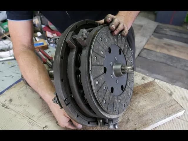 Którą stroną założyć tarczę sprzęgła C-330, aby uniknąć problemów? Którą stroną założyć tarczę sprzęgła C-330, aby uniknąć problemów?