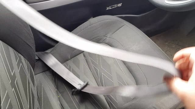 Jak zdemontować pas bezpieczeństwa w samochodzie krok po kroku? Jak zdemontować pas bezpieczeństwa w samochodzie krok po kroku?