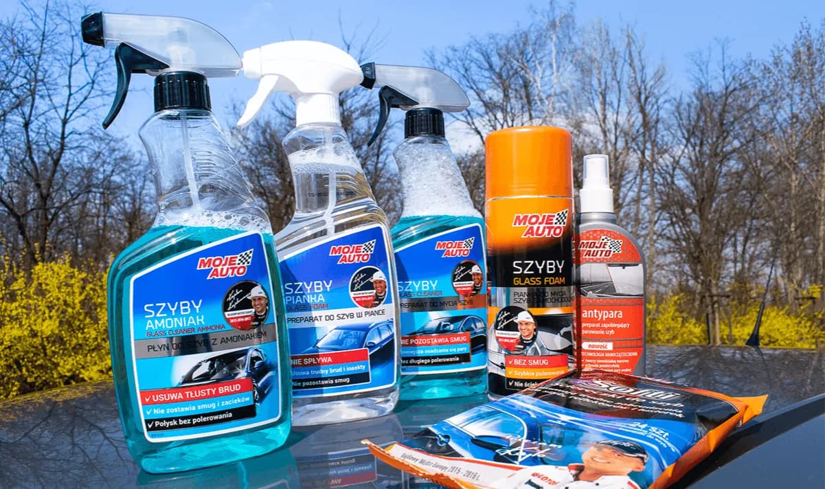 Jak skutecznie myć szyby w samochodzie? Najlepsze metody i środki Jak skutecznie myć szyby w samochodzie? Najlepsze metody i środki