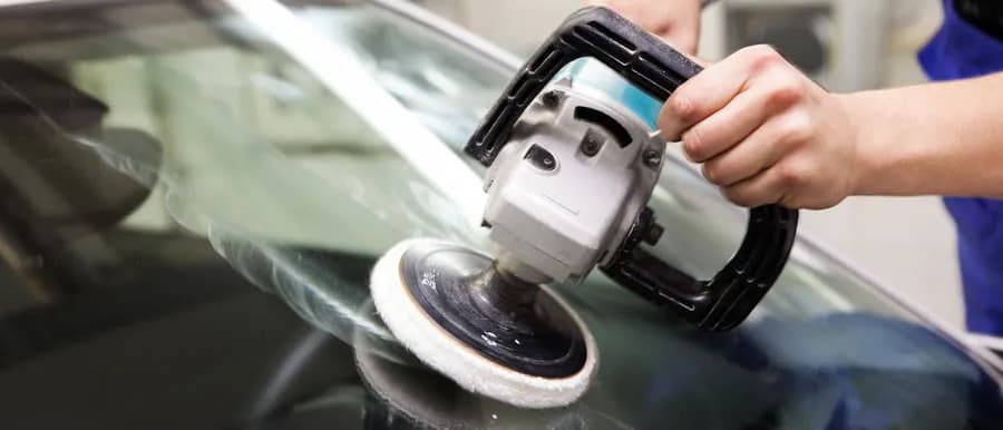 Jak polerować szyby w samochodzie: krok po kroku do perfekcyjnej przezroczystości Jak polerować szyby w samochodzie: krok po kroku do perfekcyjnej przezroczystości