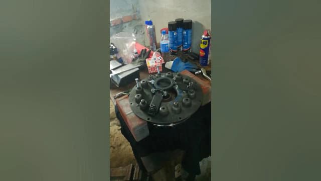 Jak wyregulować sprzęgło C-330 i uniknąć problemów z pracą ciągnika Jak wyregulować sprzęgło C-330 i uniknąć problemów z pracą ciągnika