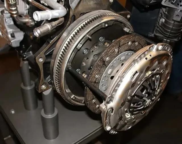 Czy nowe sprzęgło może śmierdzieć? Poznaj przyczyny i rozwiązania problemu. Czy nowe sprzęgło może śmierdzieć? Poznaj przyczyny i rozwiązania problemu.