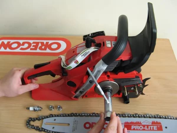 Jak ściągnąć sprzęgło w pile spalinowej - krok po kroku bez frustracji Jak ściągnąć sprzęgło w pile spalinowej - krok po kroku bez frustracji