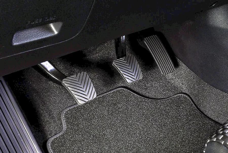 Objawy uszkodzenia czujnika położenia pedału sprzęgła, których nie ignoruj Objawy uszkodzenia czujnika położenia pedału sprzęgła, których nie ignoruj