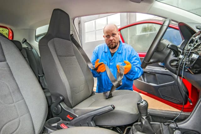 Jak rozwinąć pas bezpieczeństwa - skuteczne metody i ważne wskazówki Jak rozwinąć pas bezpieczeństwa - skuteczne metody i ważne wskazówki